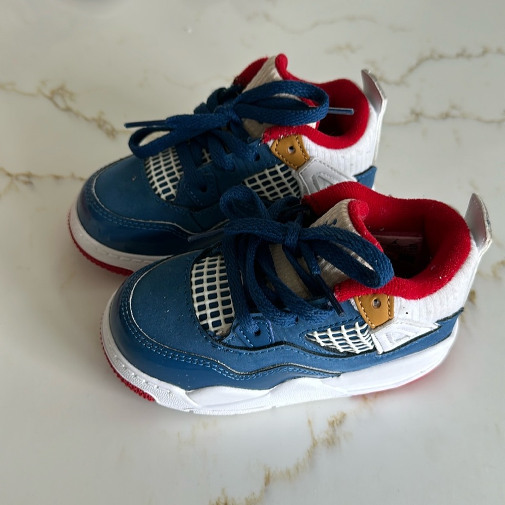 Air Jordan Retro 4 "Messy Room"